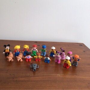 Large lot of LEGO DUPLO Figures, Animals and Accessory